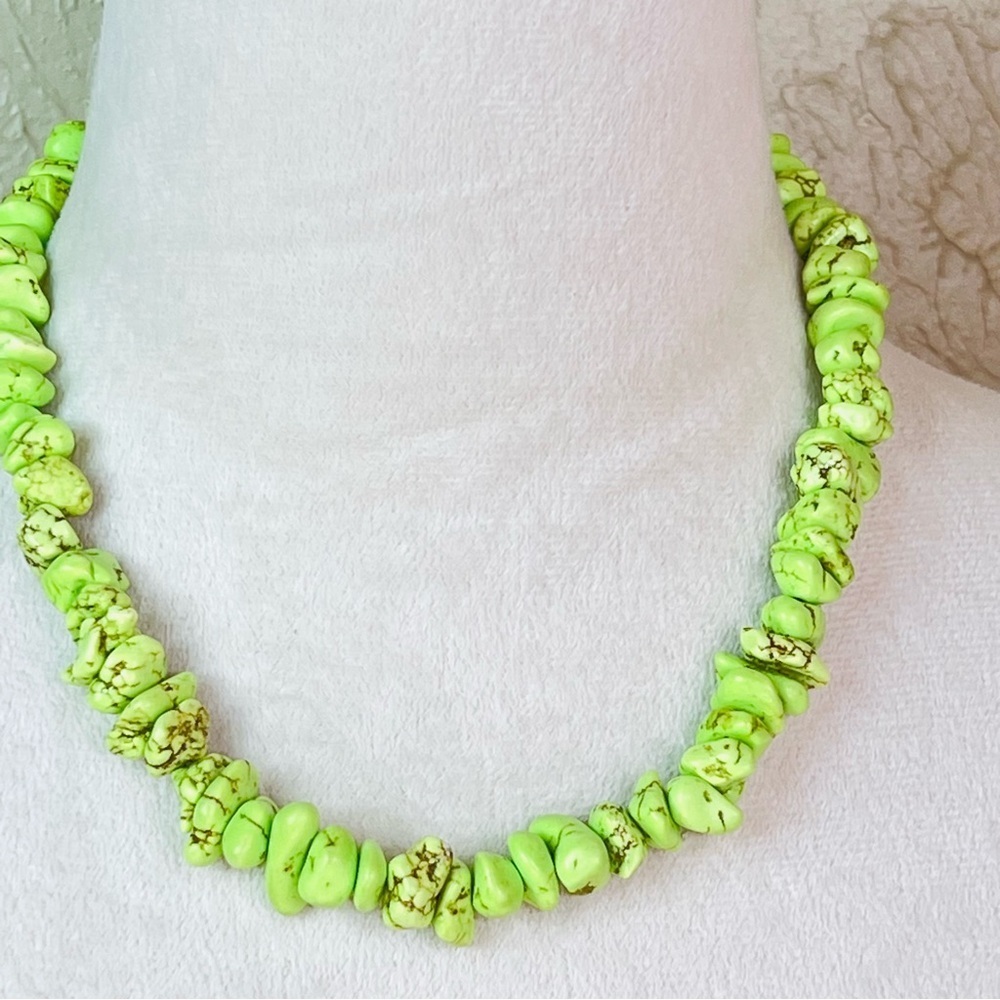 NATIVE MADE HEISHI AND CHUNKY DYED HOWLITE GASPEITE  NECKLACE 18” - Picture 7 of 7